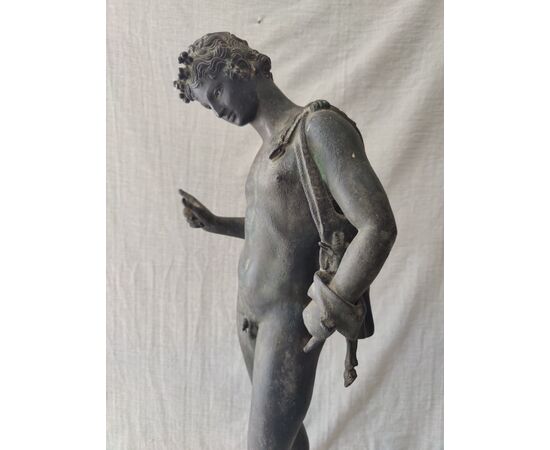Elegante scultura in bronzo raffigurante Narciso - H 62 cm