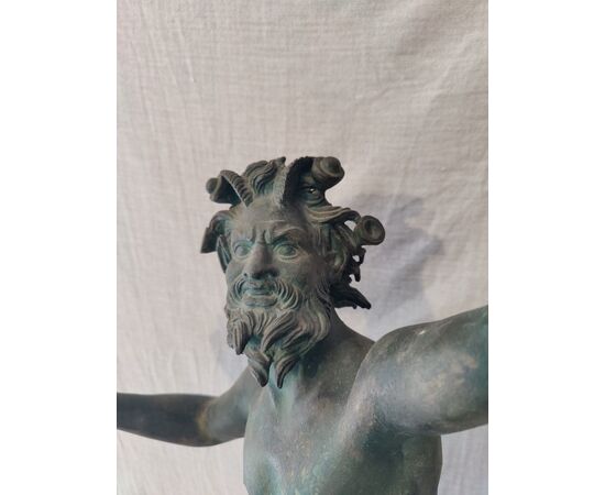 Bellissima scultura raffigurante Fauno danzante - H 81 cm