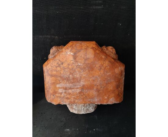 Raffinata acquasantiera in marmo rosso Verona - 33 x 31 cm