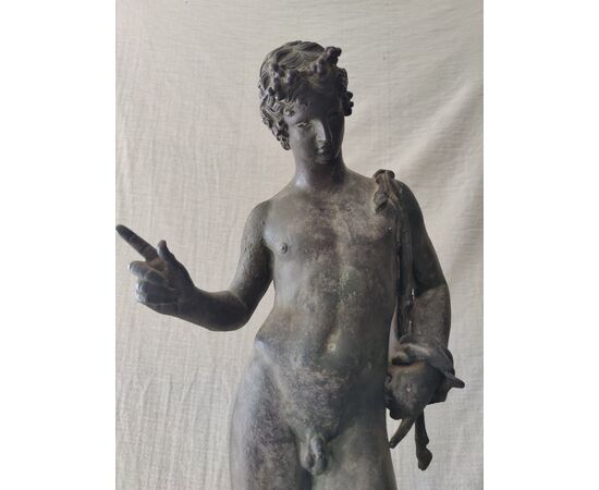 Elegante scultura in bronzo raffigurante Narciso - H 62 cm