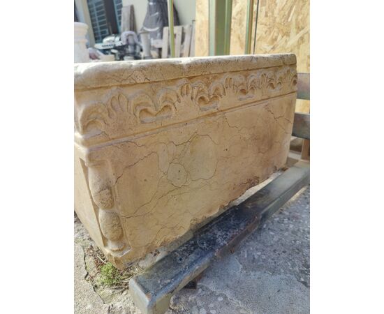 Magnifico lavandino in marmo botticino con particolare intarsio - 58 x 42 cm