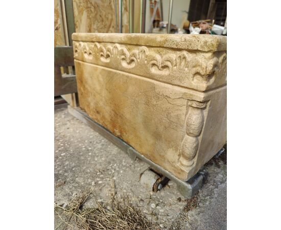 Magnifico lavandino in marmo botticino con particolare intarsio - 58 x 42 cm