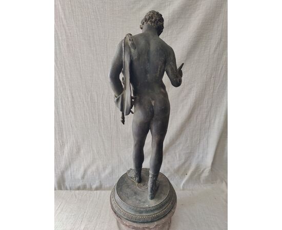 Elegante scultura in bronzo raffigurante Narciso - H 62 cm