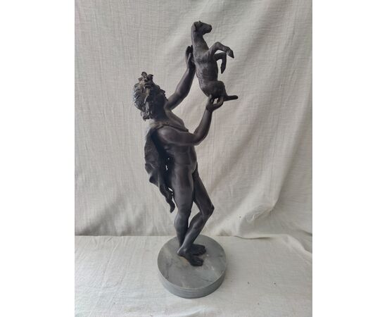 Meravigliosa scultura raffigurante Satiro con capretta - H 68 cm