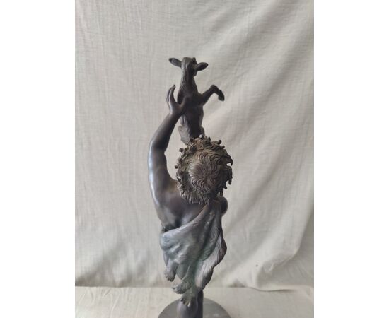 Meravigliosa scultura raffigurante Satiro con capretta - H 68 cm