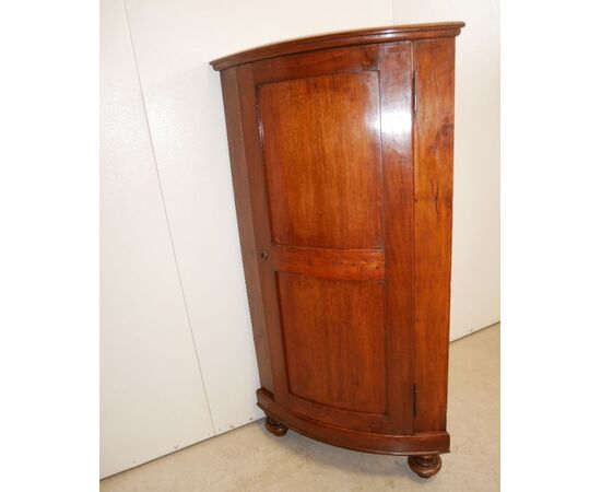 Antique walnut corner cabinet, 19th century