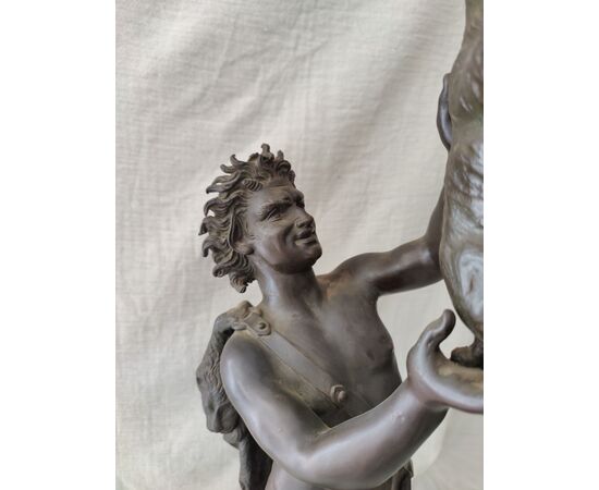 Meravigliosa scultura raffigurante Satiro con capretta - H 68 cm
