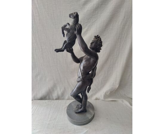 Meravigliosa scultura raffigurante Satiro con capretta - H 68 cm