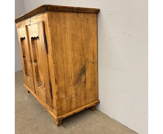 Antica credenza abete fine 800 legno chiaro restaurata . Misure ricercate . Mis 103 x 47, 50 . h 90