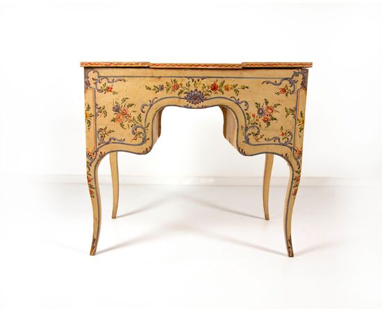 Lacquered wooden dressing table, Genoa, 18th century