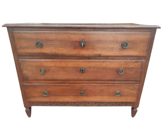 Rare and important Louis XVI chest of drawers from Parma in walnut Rare and important Louis XVI chest of drawers from Parma in walnut