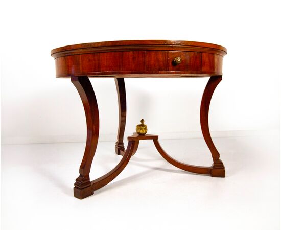 Walnut veneered table, 19th century