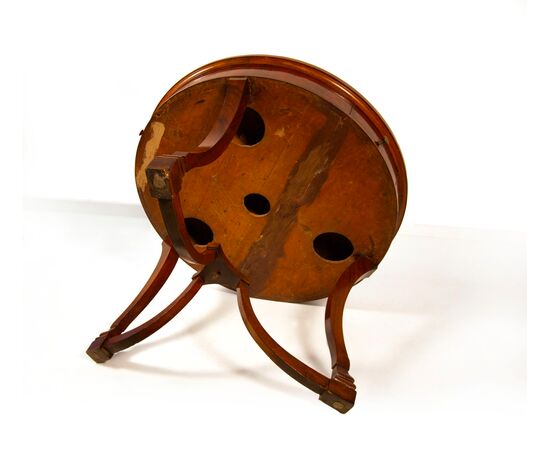 Walnut veneered table, 19th century