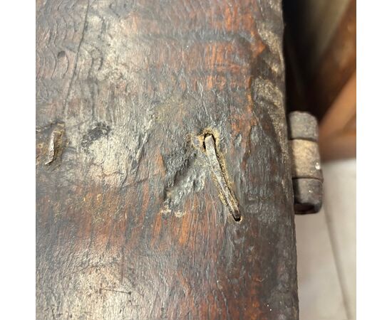 Antique 17th century oak chest. Carved. Dimensions 166 x 58 h 78 cm Antique 17th century oak chest. Carved. Dimensions 166 x 58 h 78 cm