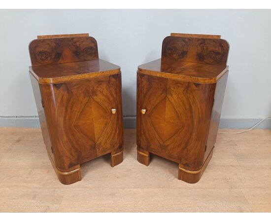 Pair of original Art Deco bedside tables in blond walnut and burr walnut, 1930-40