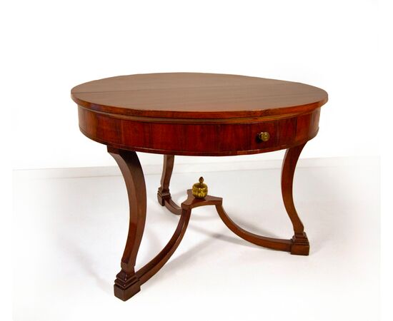 Walnut veneered table, 19th century