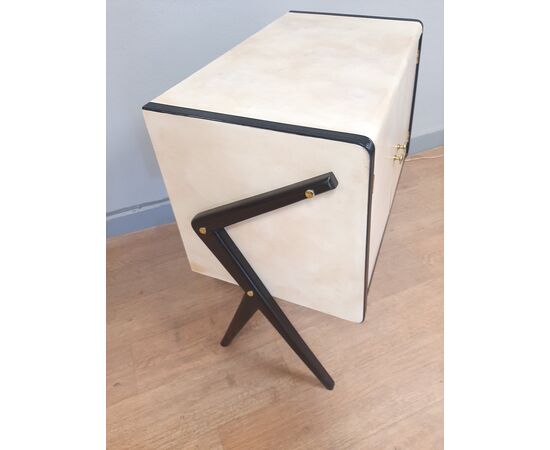 Piccolo mobile bar in legno laccato nero e pergamena , anni '50
