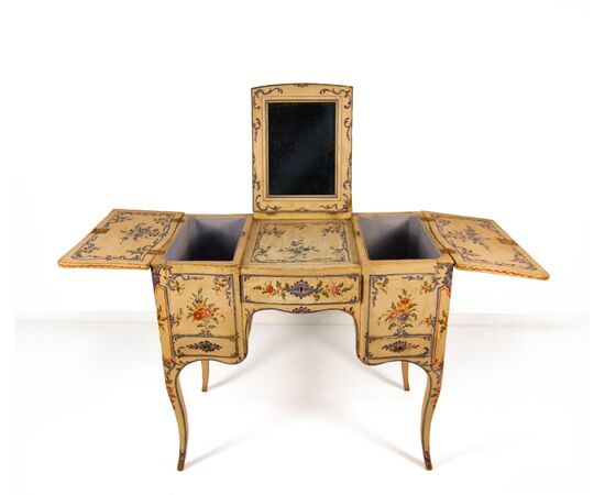Lacquered wooden dressing table, Genoa, 18th century