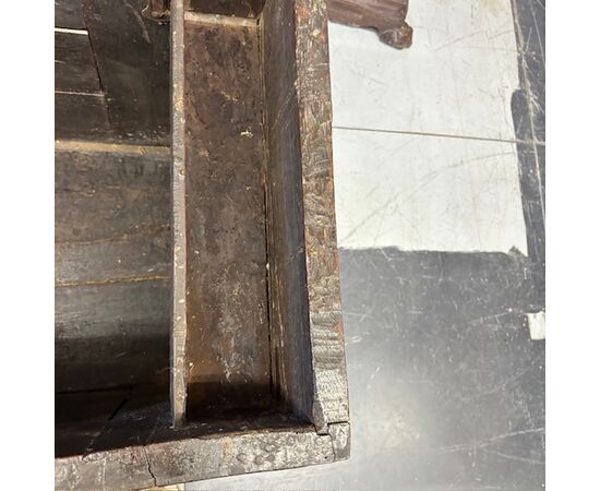 Antique 17th century oak chest. Carved. Dimensions 166 x 58 h 78 cm Antique 17th century oak chest. Carved. Dimensions 166 x 58 h 78 cm