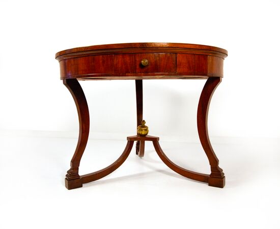 Walnut veneered table, 19th century