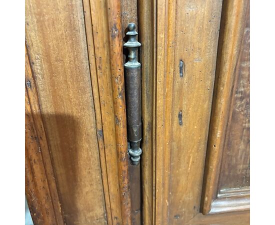 Antico stipo armadio XVII sec Piemonte  ante bugnate noce . Mis h 188 L 148 prof 67