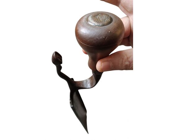 Zoomorphic tool for farriers from the late 19th century