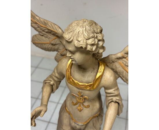 Winged angel in carved and gilded wood. Siena, 18th century. H 136 cm