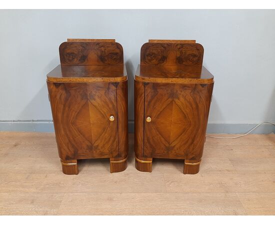Pair of original Art Deco bedside tables in blond walnut and burr walnut, 1930-40