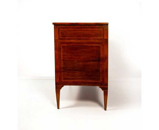 Rosewood veneered chest of drawers, late 18th-early 19th century