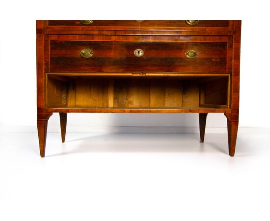 Rosewood veneered chest of drawers, late 18th-early 19th century