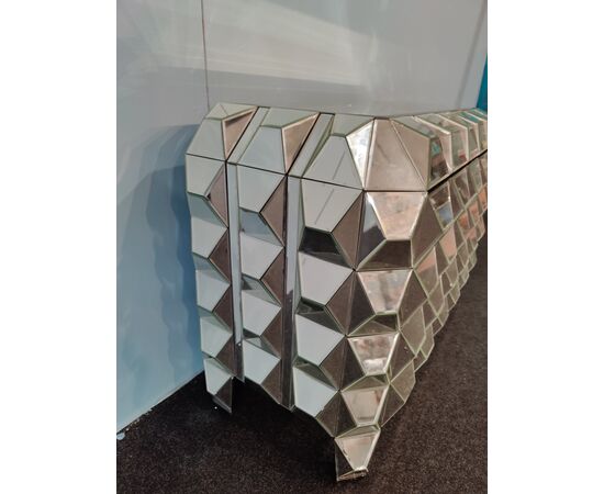 Particolare comò con specchi - 120 x 45 cm
