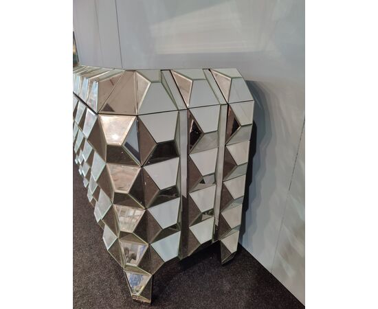 Particolare comò con specchi - 120 x 45 cm