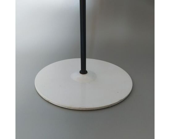 1970s Gorgeous White Space Age Table Lamp by Veneta Lumi. Made in Italy