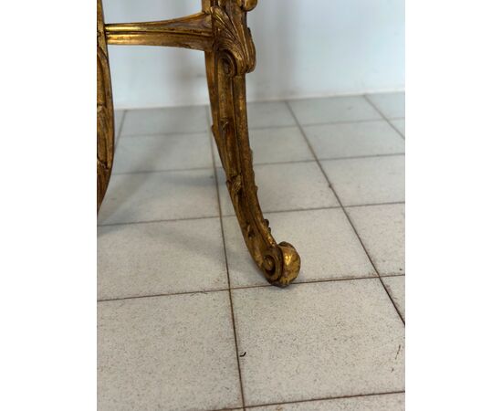 Trespolo in legno intagliato e dorato . Lombardia metà 800