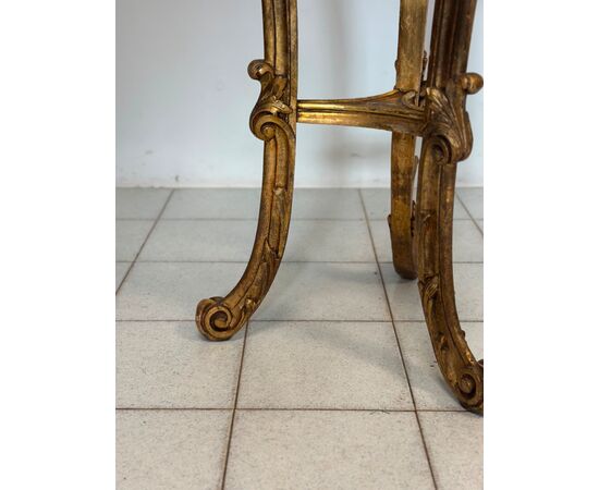Trespolo in legno intagliato e dorato . Lombardia metà 800