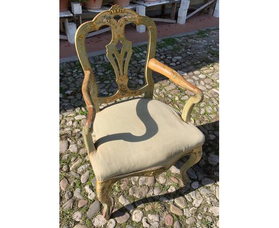 Poltrona e panchetto in legno intagliato e laccato. Venezia, XIX-XX secolo.