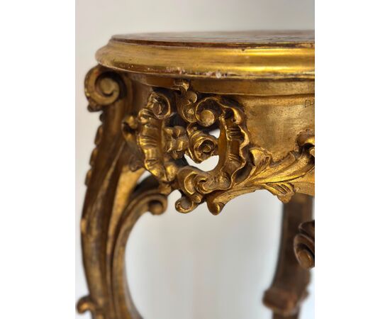 Carved and gilded wooden pedestal table. Lombardy, mid-19th century