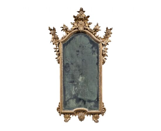 Carved and gilded wooden mirror. Northern Italy, 18th century.