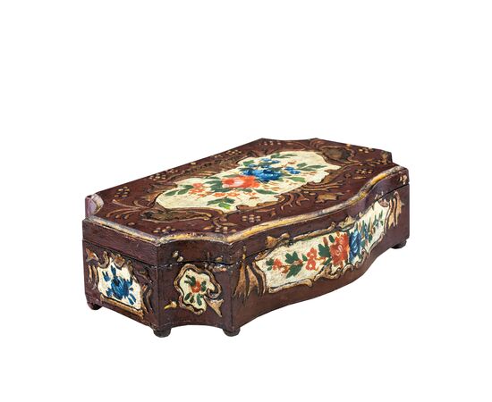 Carved, lacquered, and painted wooden jewelry box. Venice, 18th-19th century.