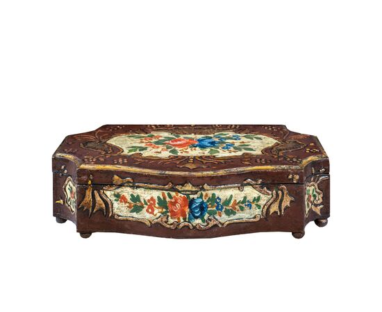 Carved, lacquered, and painted wooden jewelry box. Venice, 18th-19th century.
