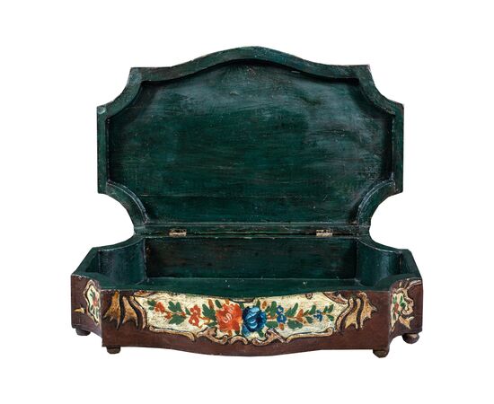 Carved, lacquered, and painted wooden jewelry box. Venice, 18th-19th century.
