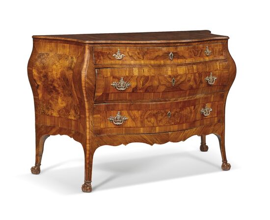 Serpentine chest of drawers veneered in walnut and walnut burl. Venetian, 18th century.