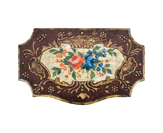 Carved, lacquered, and painted wooden jewelry box. Venice, 18th-19th century.