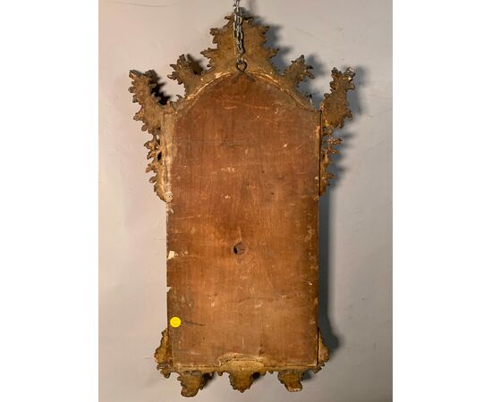 Carved and gilded wooden mirror. Northern Italy, 18th century.
