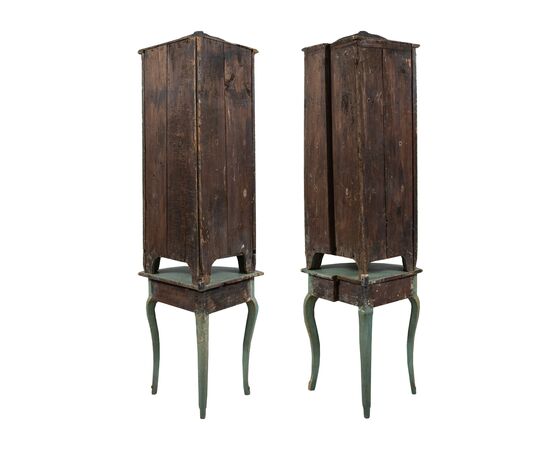 Pair of carved, lacquered and painted wooden corner cabinets. Piedmont, 18th century.