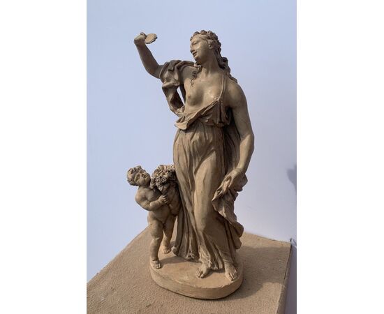 Scultura in terracotta - Allegoria della Vanità. Italia, XVIII secolo. Scultura in terracotta - Allegoria della Vanità. Italia, XVIII secolo.