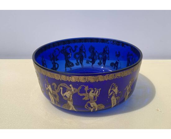 Ciotola in vetro soffiato di Murano, dipinta in oro e in policromia - Manifattura Barovier & Toso. Murano, fine XIX secolo. Ciotola in vetro soffiato di Murano, dipinta in oro e in policromia - Manifattura Barovier & Toso. Murano, fine XIX secolo.