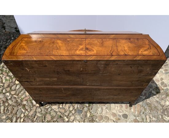 Walnut drop-front chest of drawers. Venice, second half of the 18th century.
