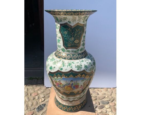 Painted porcelain centerpiece vase. Canton, China, early 20th century. Painted porcelain centerpiece vase. Canton, China, early 20th century.