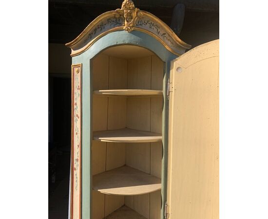 Pair of carved, lacquered and painted wooden corner cabinets. Piedmont, 18th century.